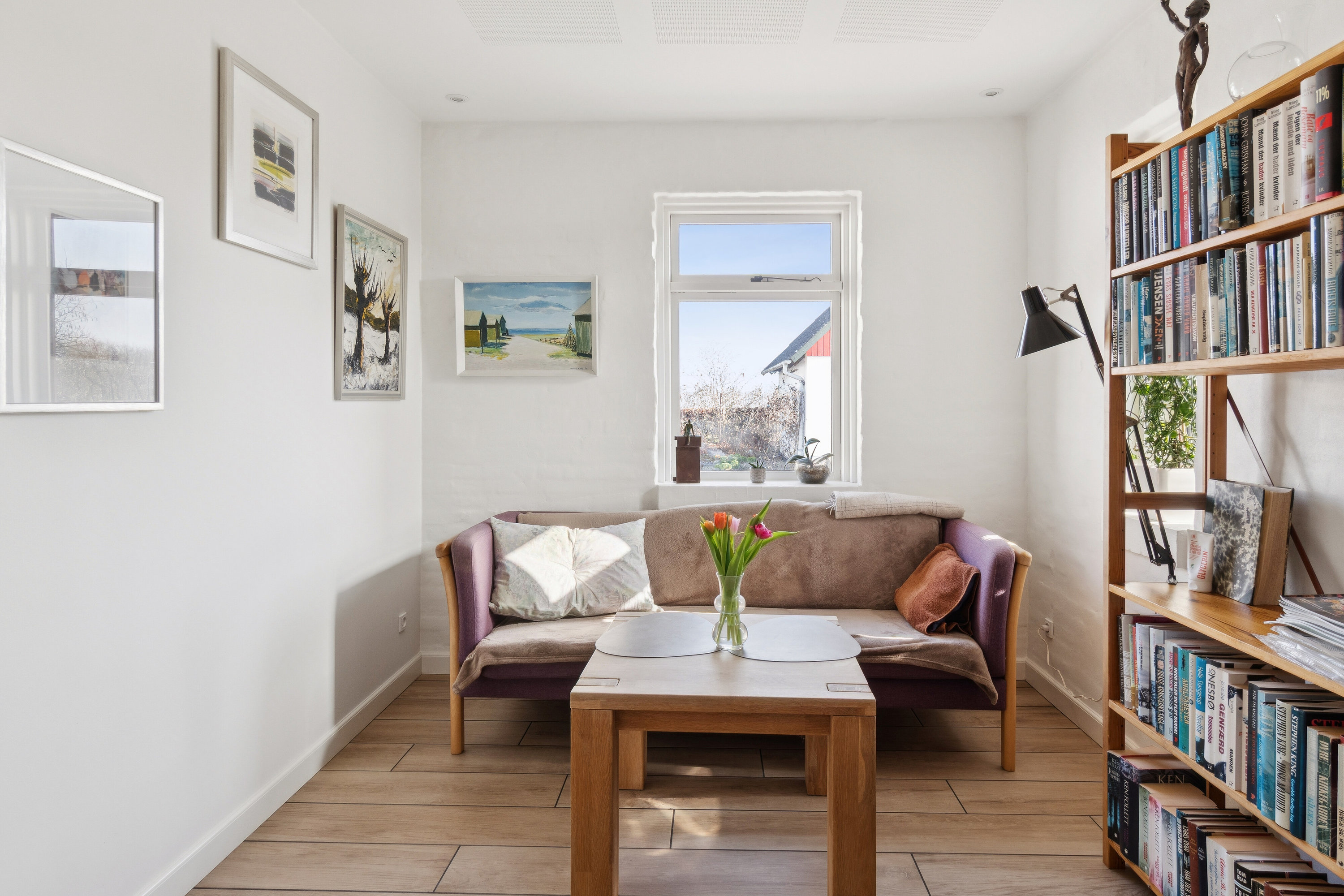 Fremhævet tv stue/værelse ved køkken billede i fuldskærmstilstand. Billede af Præstemarken 6, Nr Broby, 5672 Broby