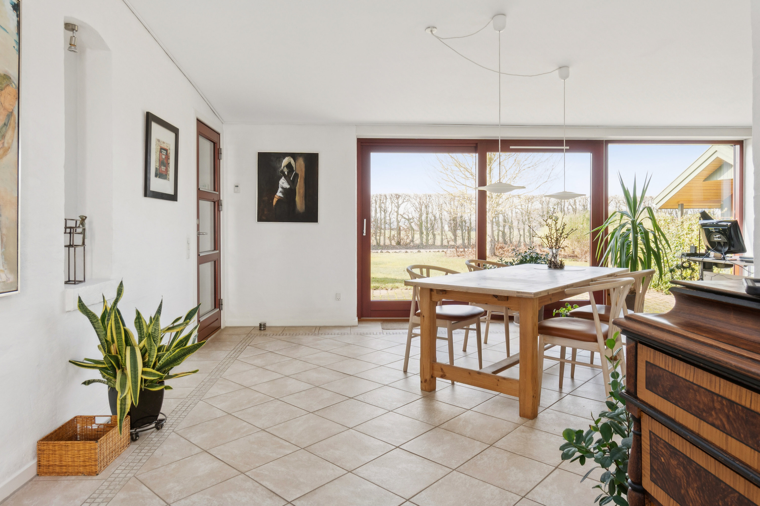 Fremhævet udestue/alrum  billede i fuldskærmstilstand. Billede af Præstemarken 6, Nr Broby, 5672 Broby