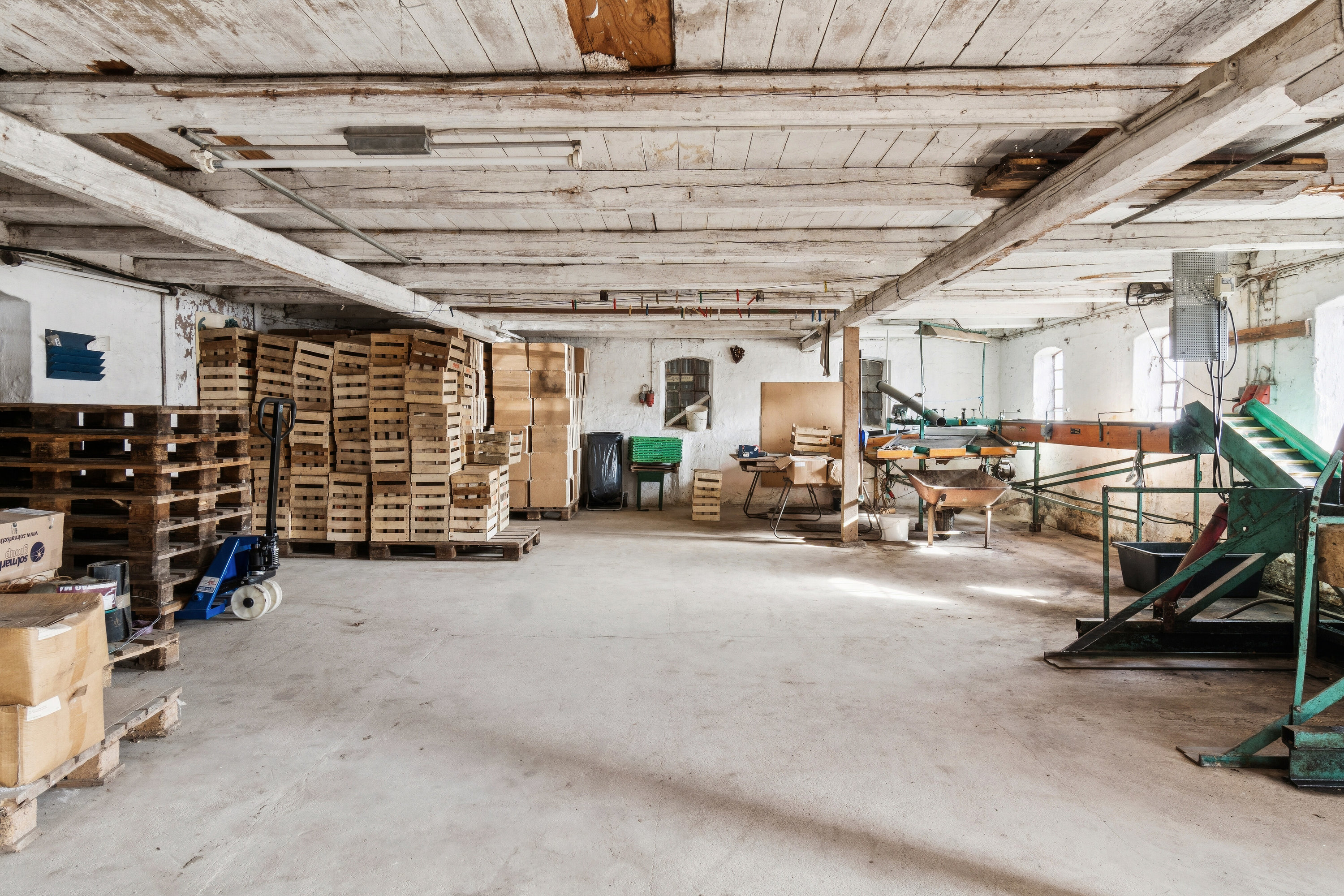 Fremhævet lager sorteringsrum billede i fuldskærmstilstand. Billede af Præstemarken 6, Nr Broby, 5672 Broby