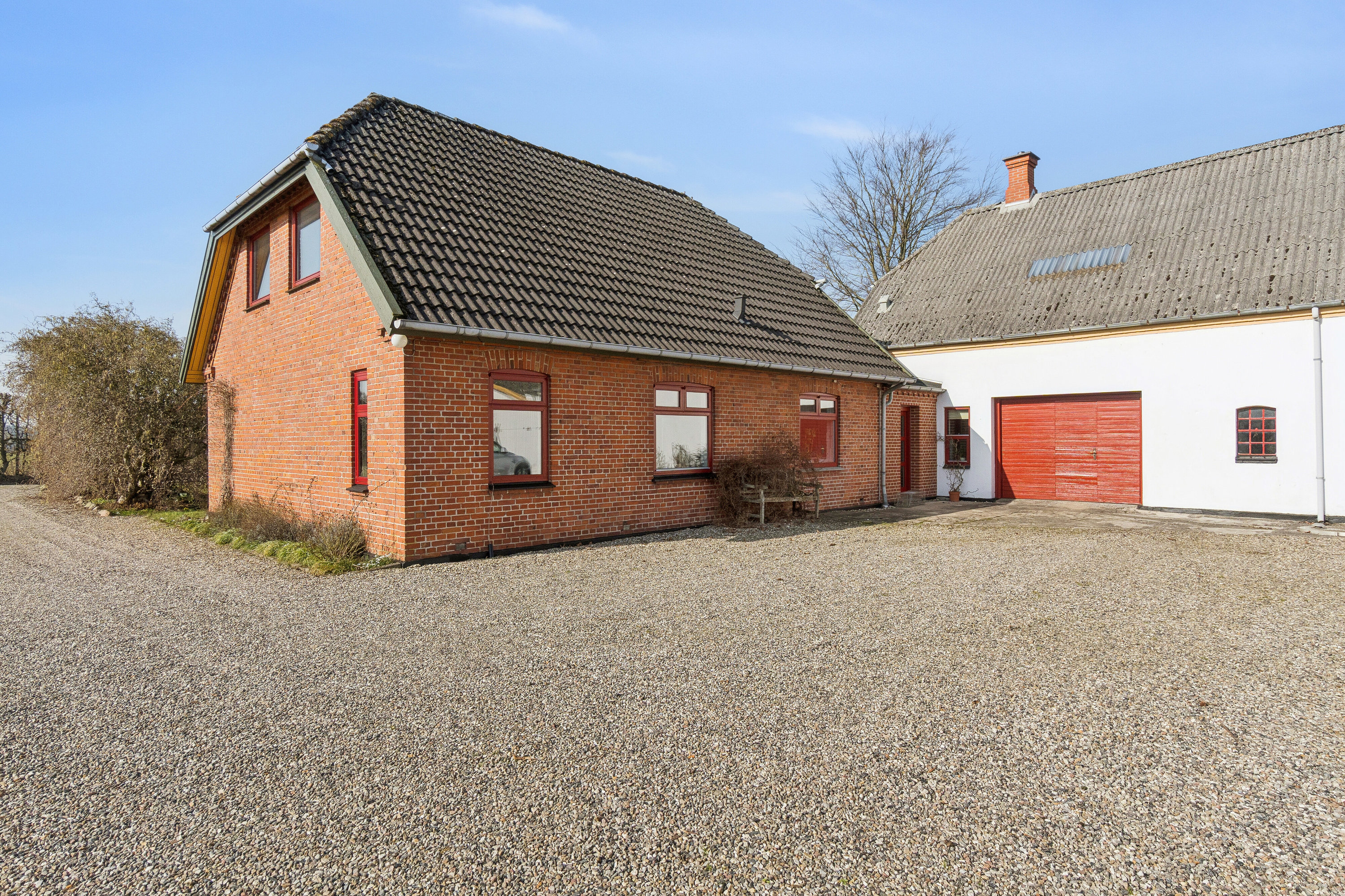 Fremhævet gårdsplads billede i fuldskærmstilstand. Billede af Præstemarken 6, Nr Broby, 5672 Broby