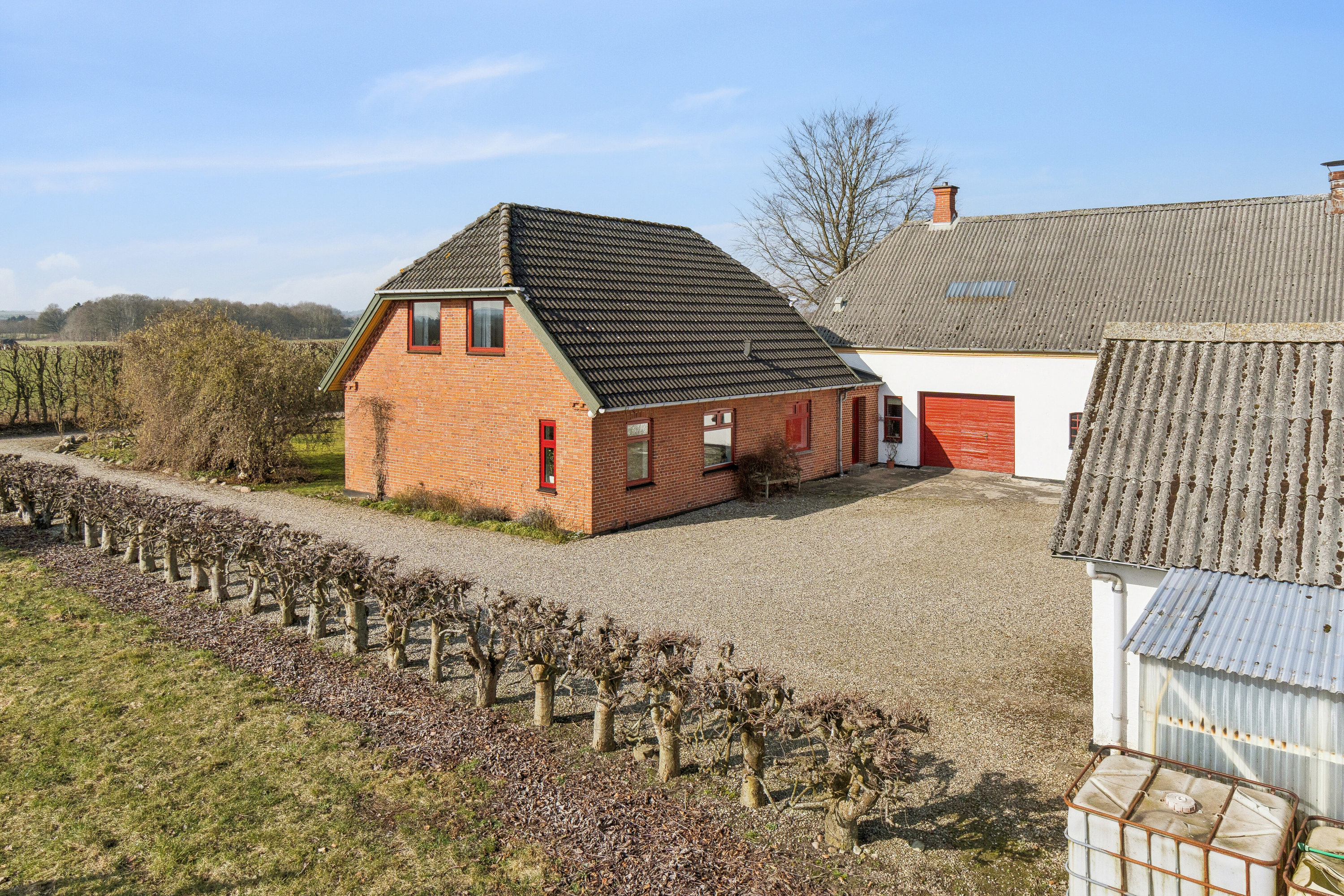 Fremhævet set fra vejen billede i fuldskærmstilstand. Billede af Præstemarken 6, Nr Broby, 5672 Broby