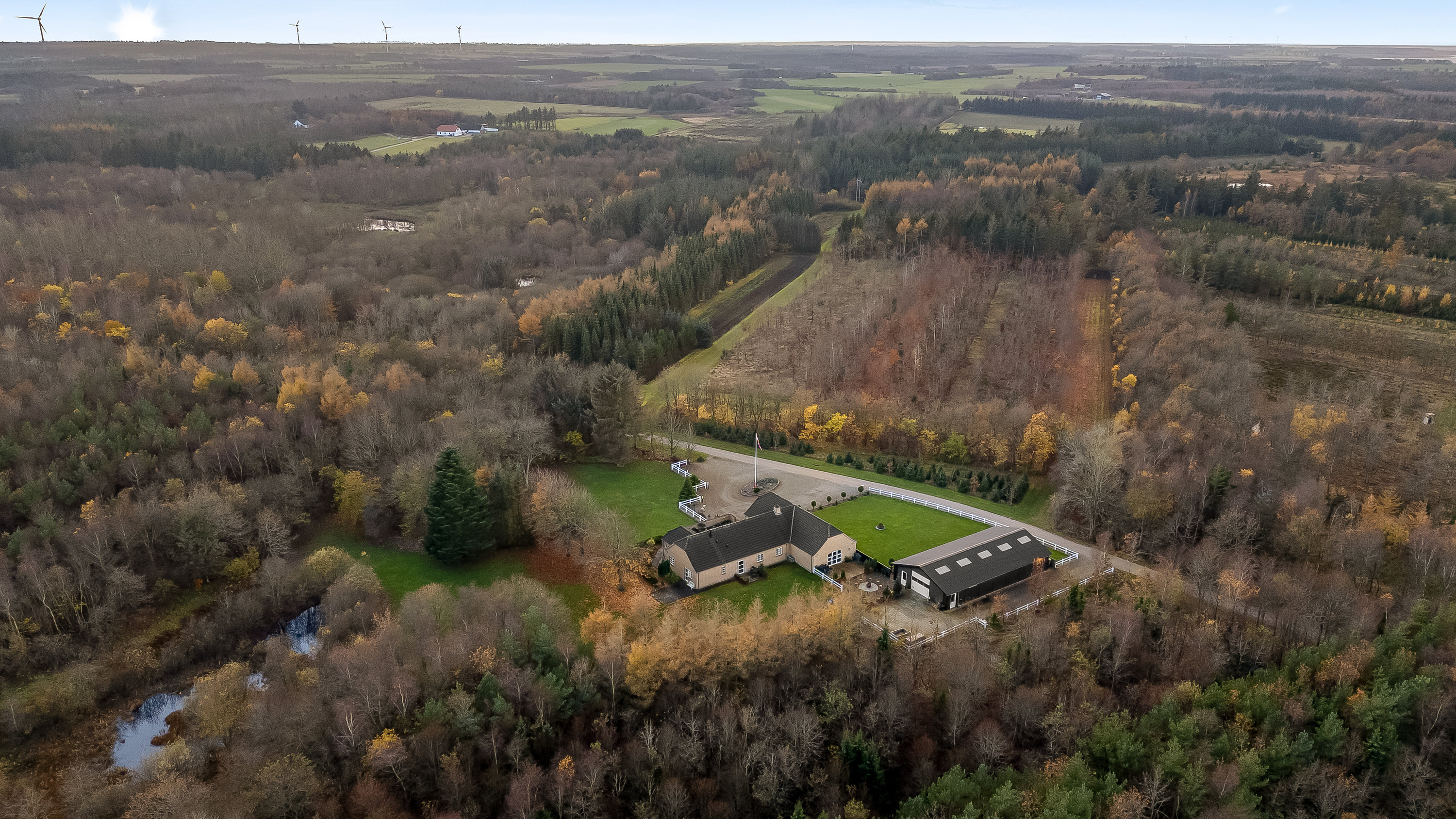 Fremhævet luftfoto billede i fuldskærmstilstand. Billede af Del af Meldmosevej 5, Møborg, 7660 Bækmarksbro