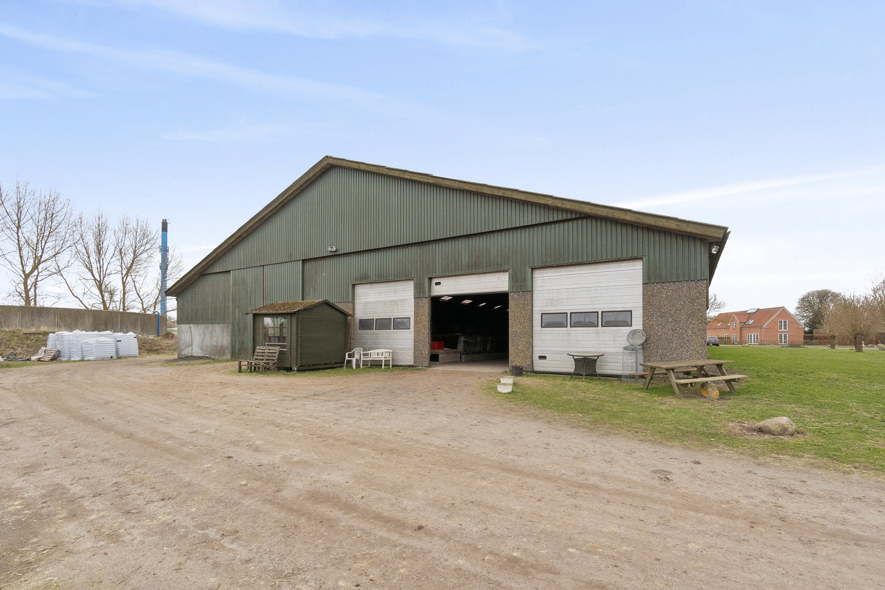 Fremhævet stald set fra gavl billede i fuldskærmstilstand. Billede af Engløkken 5, Bullerup, 5320 Agedrup