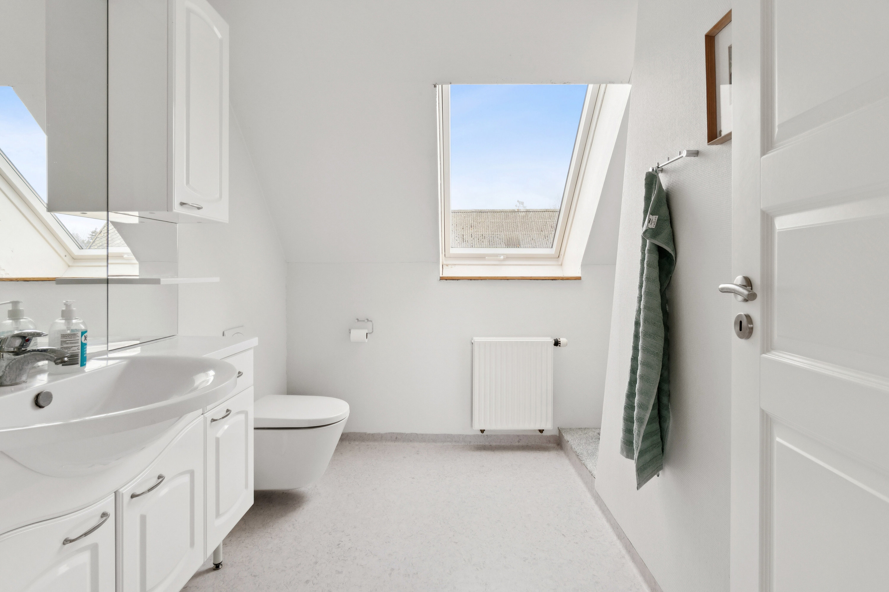 Fremhævet toilet 1. sal billede i fuldskærmstilstand. Billede af Engløkken 5, Bullerup, 5320 Agedrup