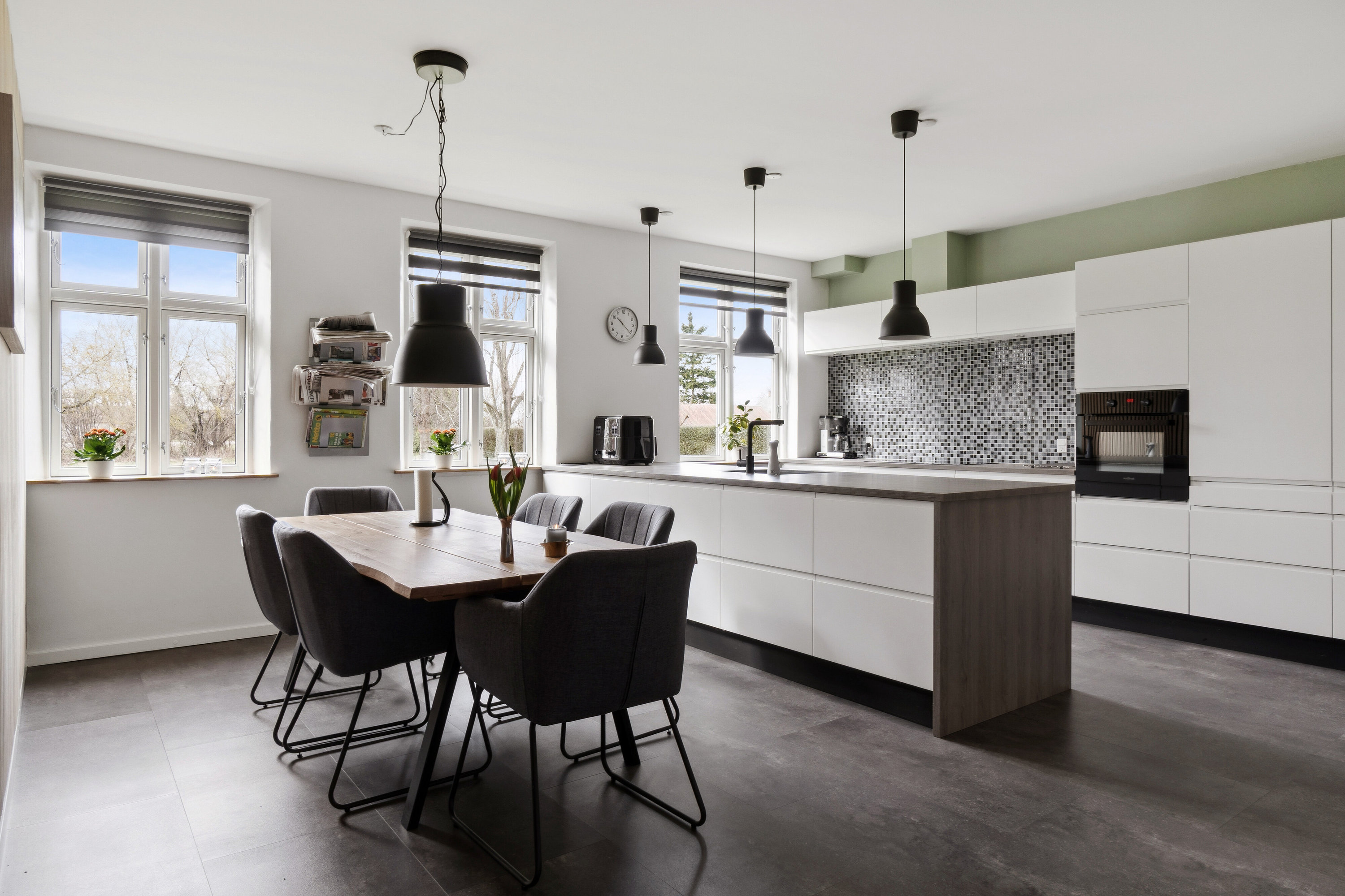 Fremhævet køkken/alrum billede i fuldskærmstilstand. Billede af Engløkken 5, Bullerup, 5320 Agedrup