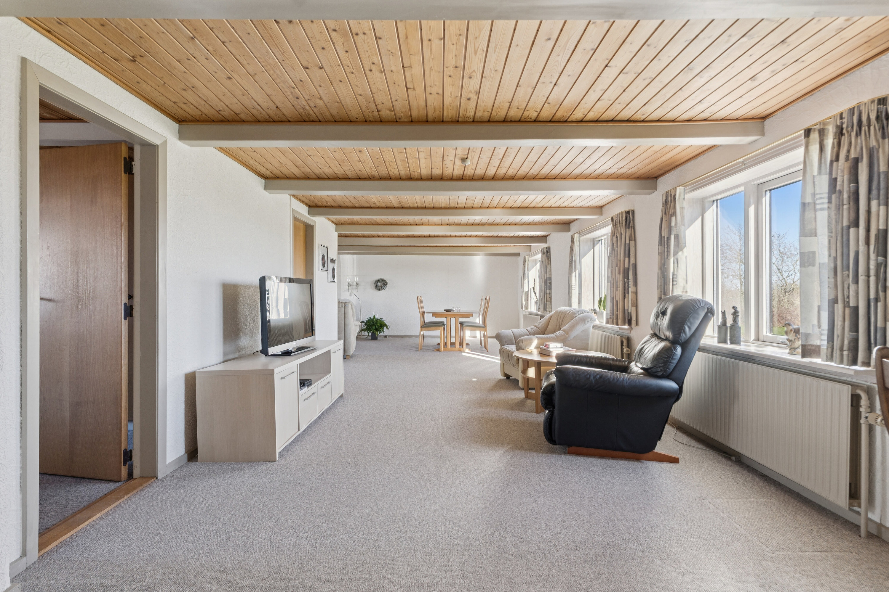 Fremhævet stue billede i fuldskærmstilstand. Billede af Gønderupvej 10, 9760 Vrå