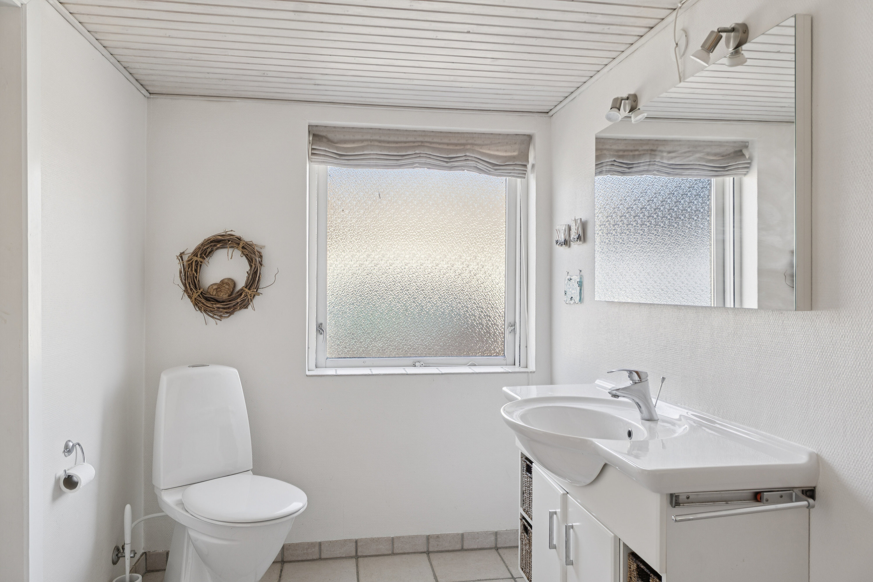 Fremhævet badeværelse billede i fuldskærmstilstand. Billede af Gønderupvej 10, 9760 Vrå