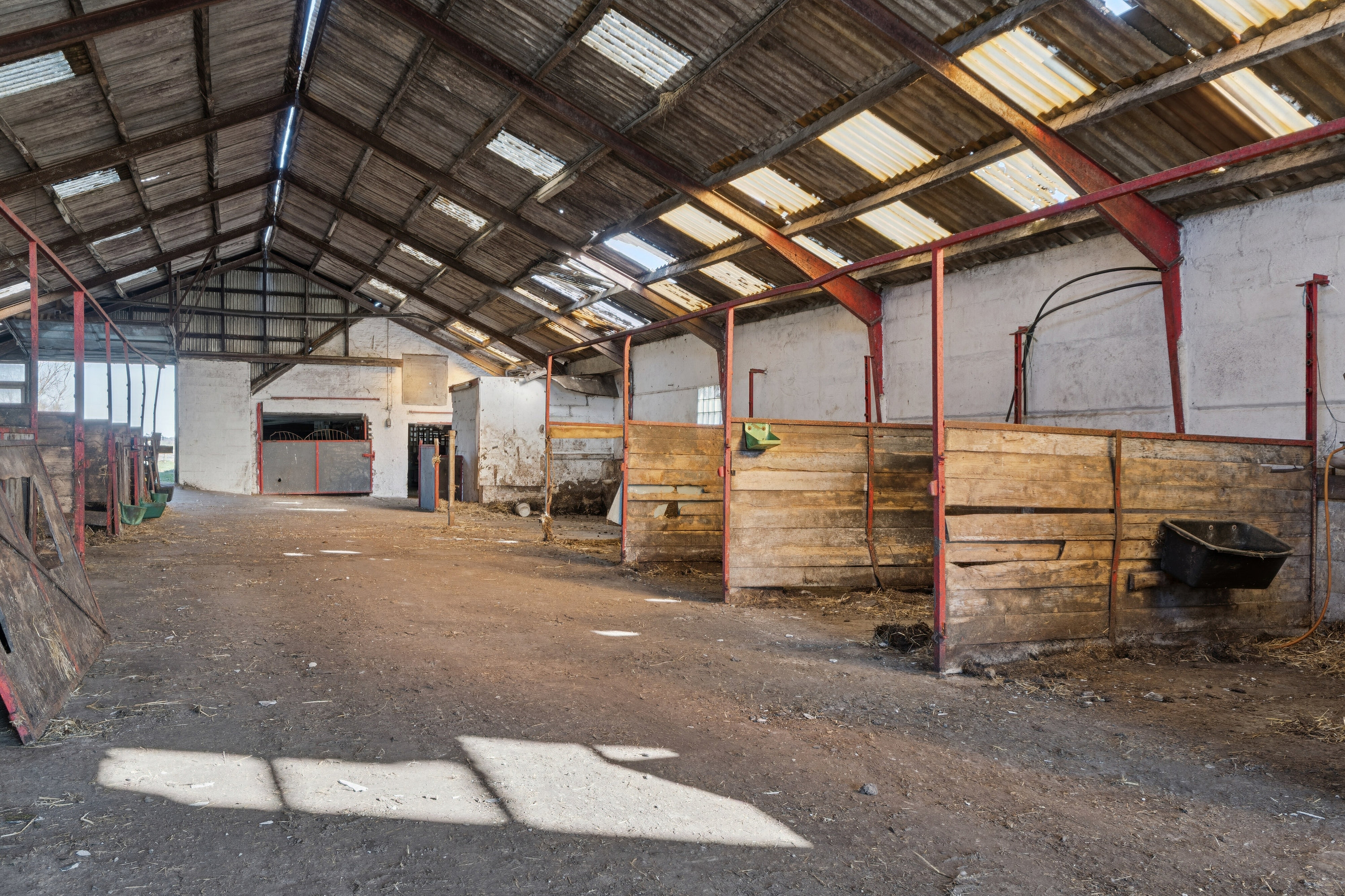 Fremhævet stald billede i fuldskærmstilstand. Billede af Gønderupvej 10, 9760 Vrå