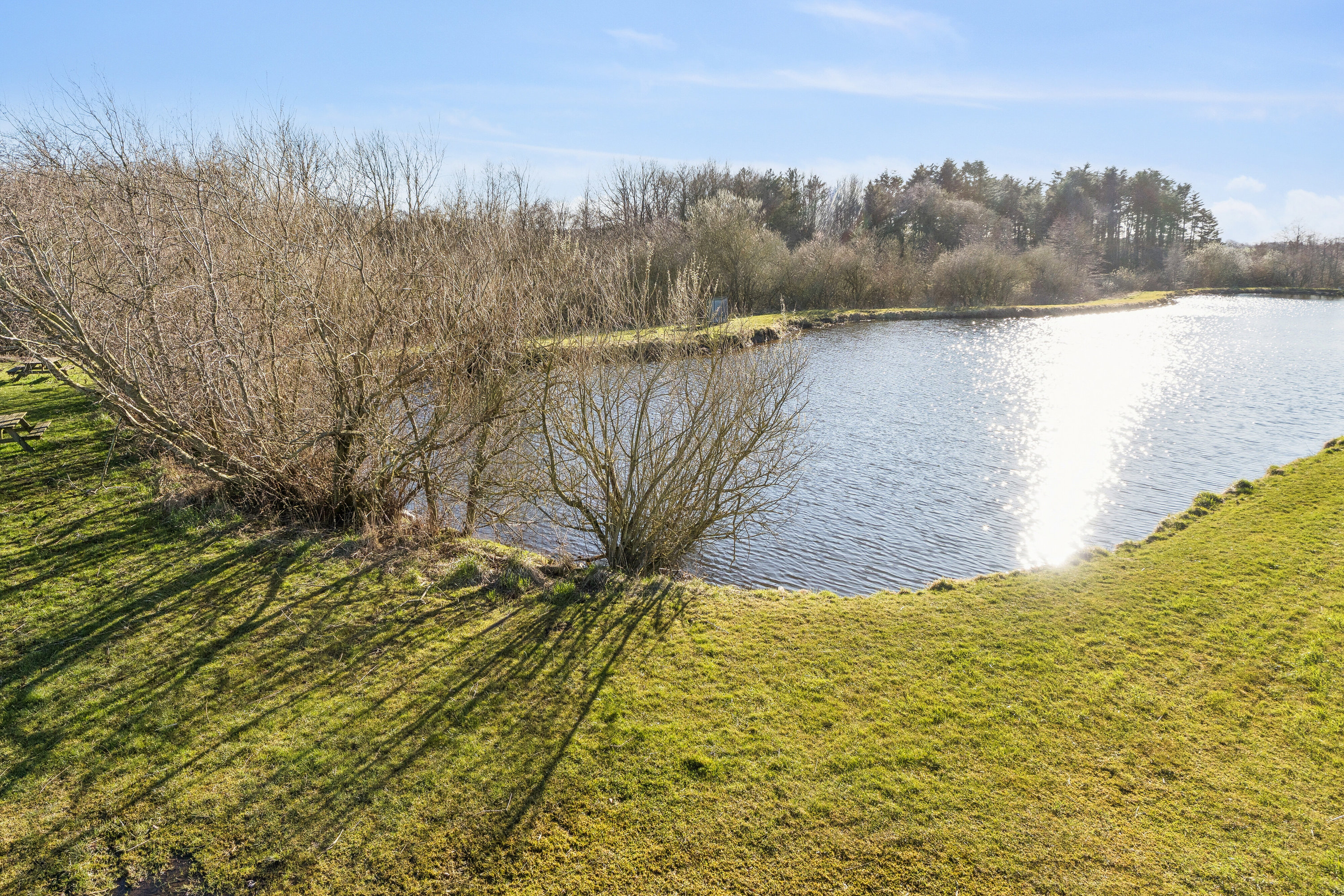 Fremhævet udendørs billede i fuldskærmstilstand. Billede af Gønderupvej 10, 9760 Vrå