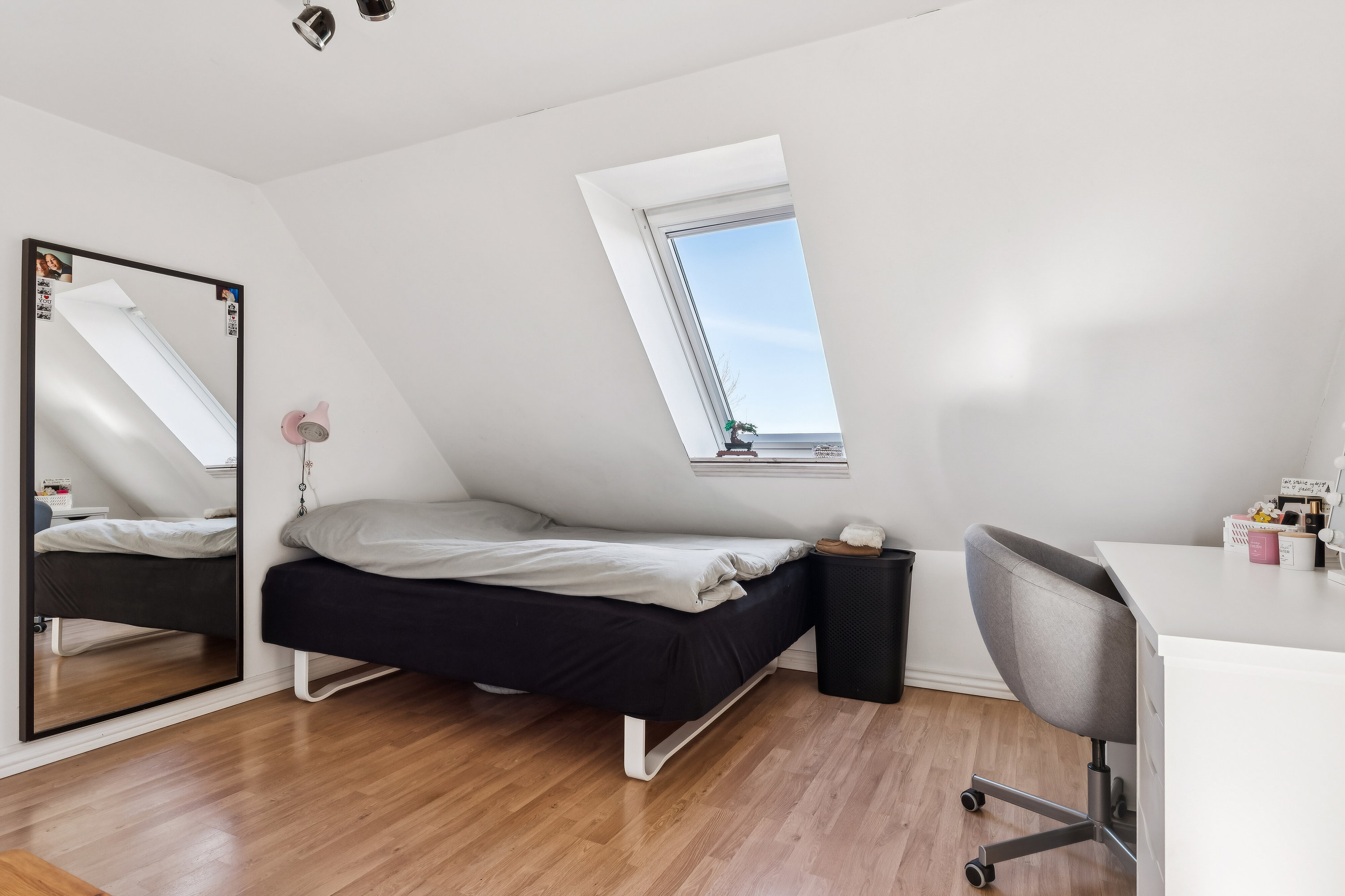 Fremhævet soveværelse billede i fuldskærmstilstand. Billede af Øremosevej 1, 4293 Dianalund