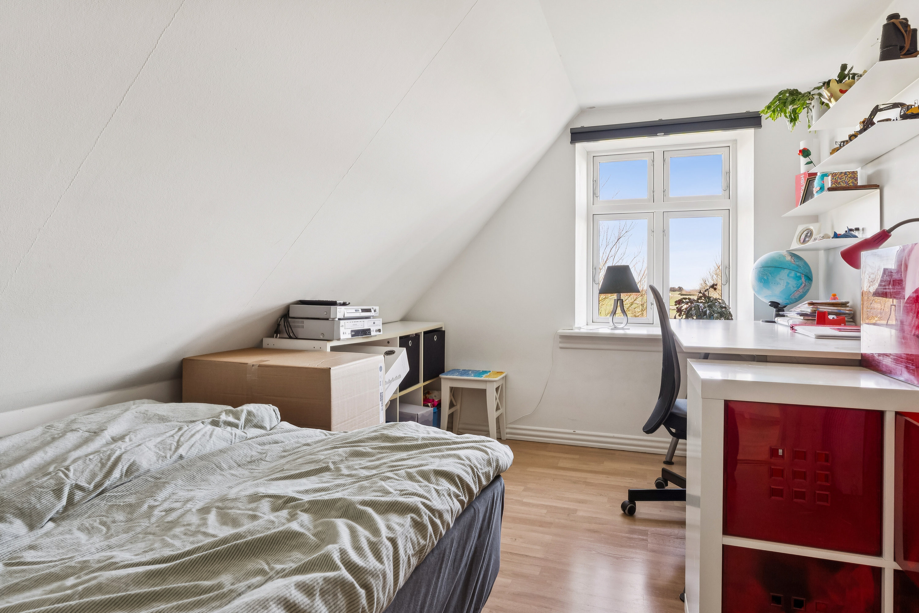 Fremhævet soveværelse billede i fuldskærmstilstand. Billede af Øremosevej 1, 4293 Dianalund