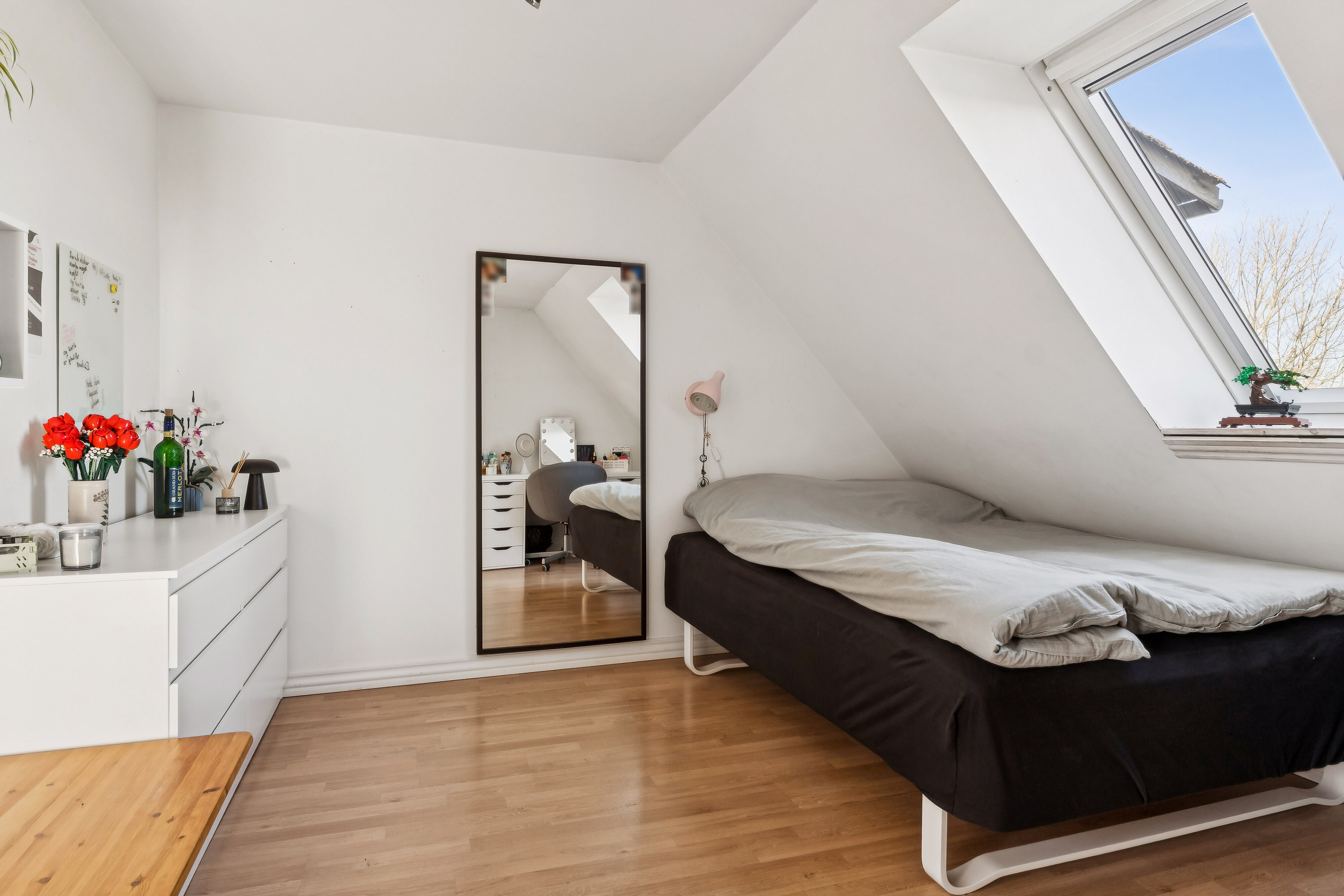 Fremhævet soveværelse billede i fuldskærmstilstand. Billede af Øremosevej 1, 4293 Dianalund