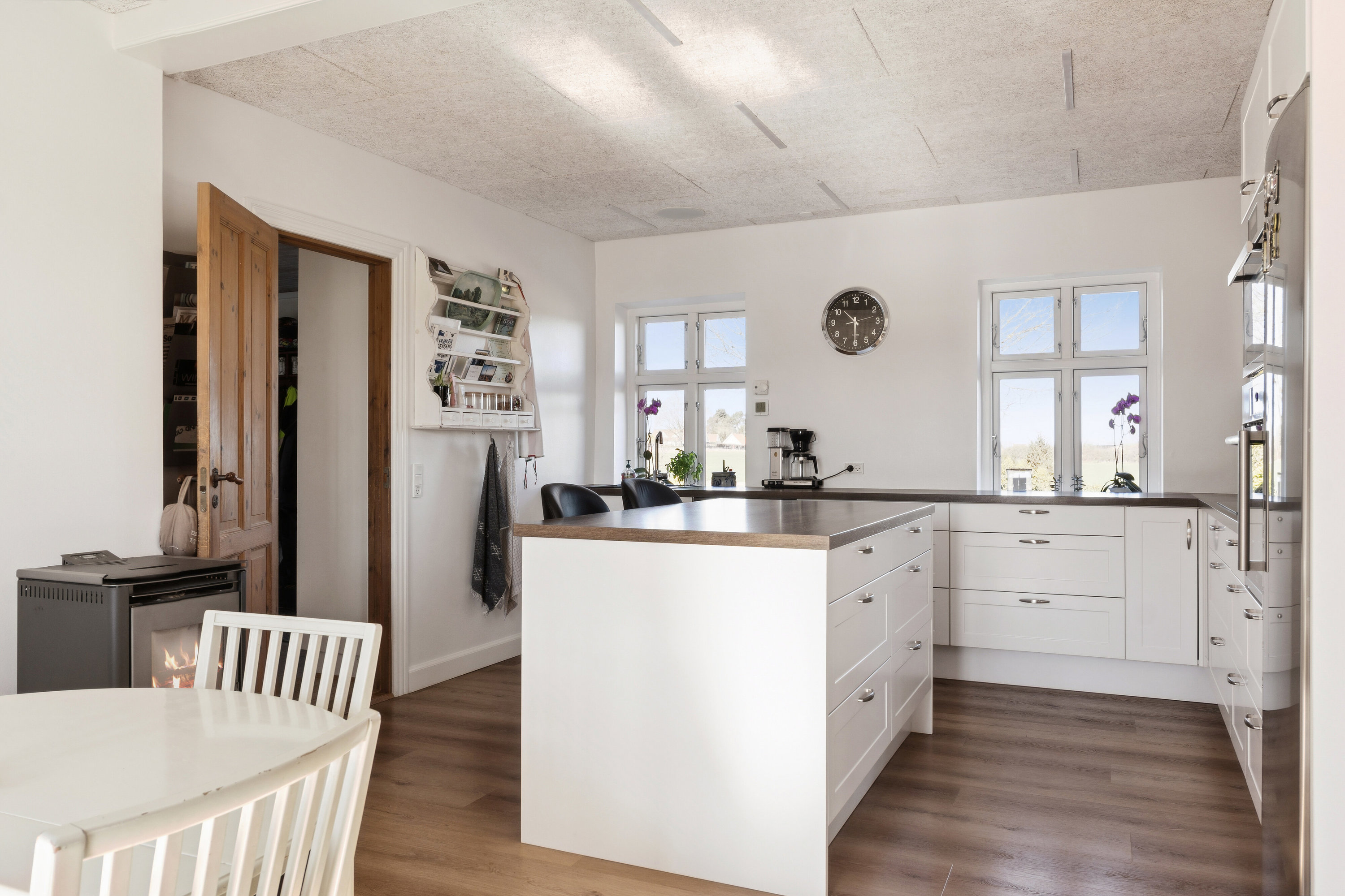 Fremhævet køkken billede i fuldskærmstilstand. Billede af Øremosevej 1, 4293 Dianalund