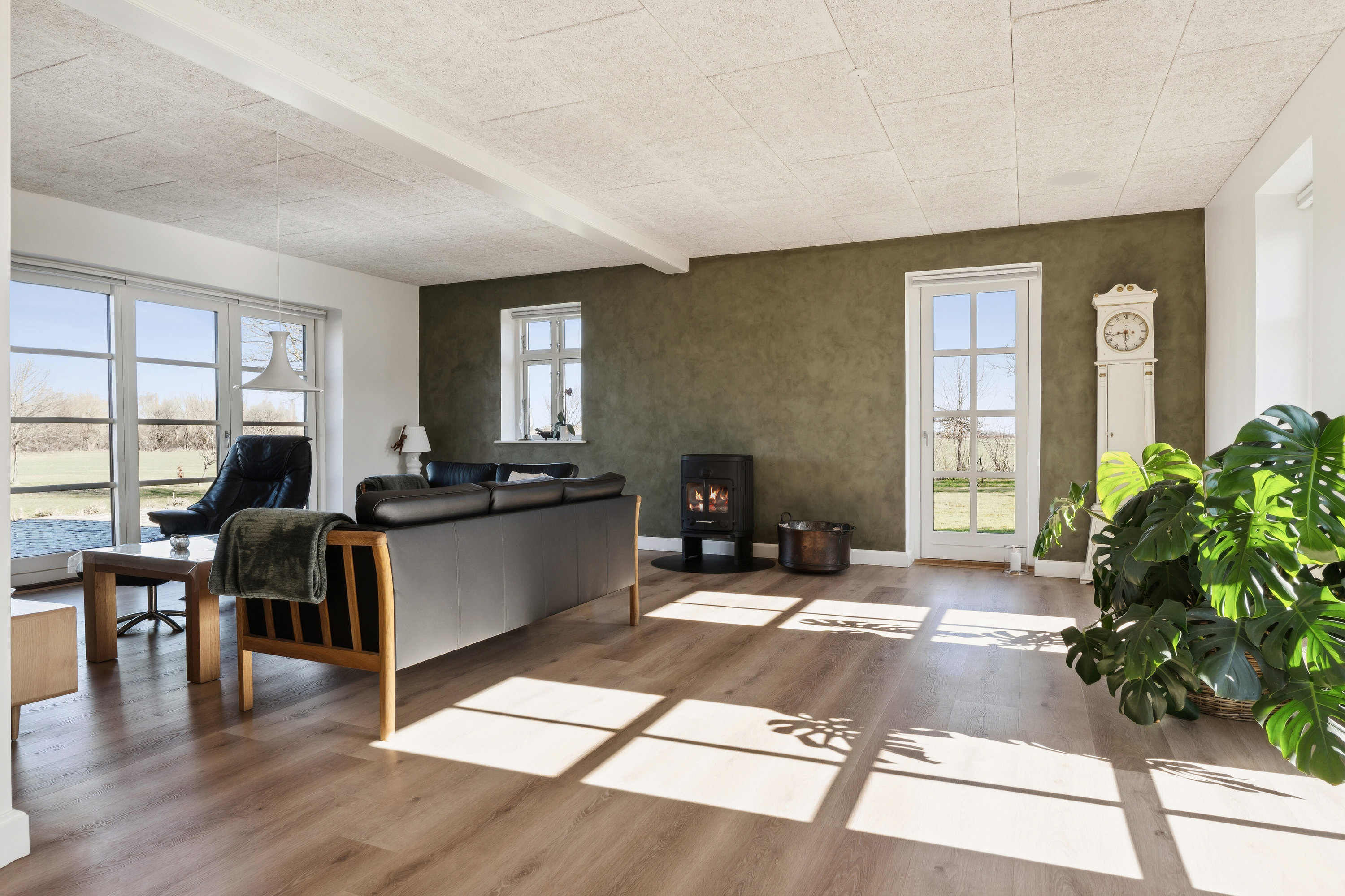 Fremhævet stue billede i fuldskærmstilstand. Billede af Øremosevej 1, 4293 Dianalund