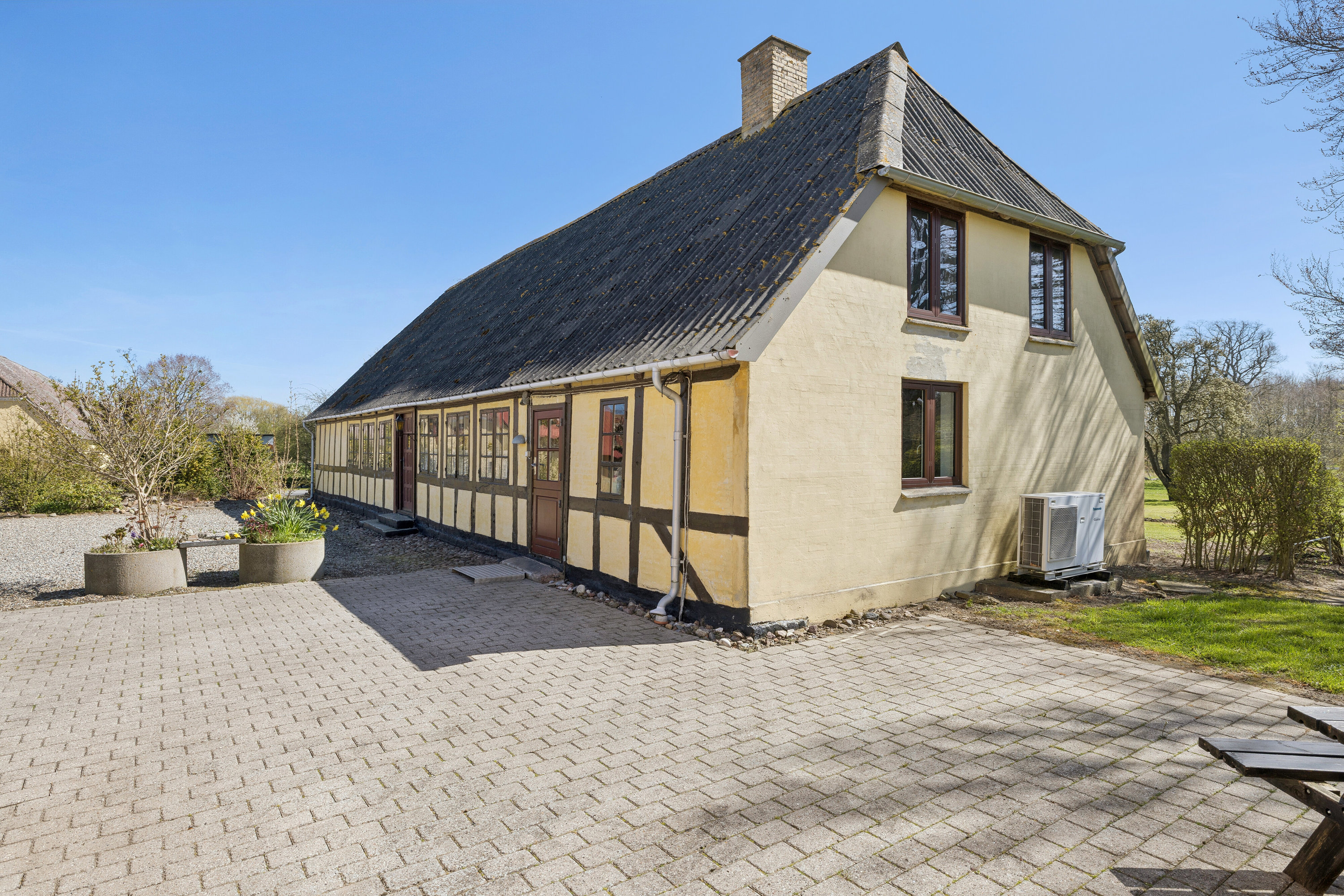 Fremhævet set fra vejen billede i fuldskærmstilstand. Billede af Skaregårdsvej 5, Tåsinge, 5700 Svendborg