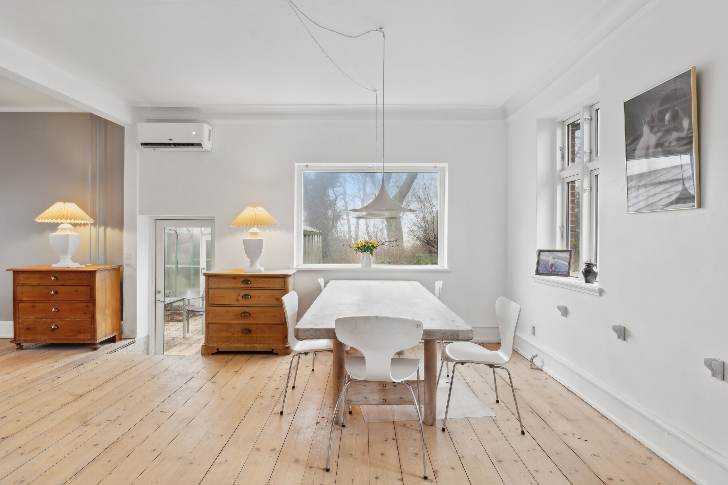 Fremhævet spisestue billede i fuldskærmstilstand. Billede af Lunden 1, Everdrup, 4733 Tappernøje