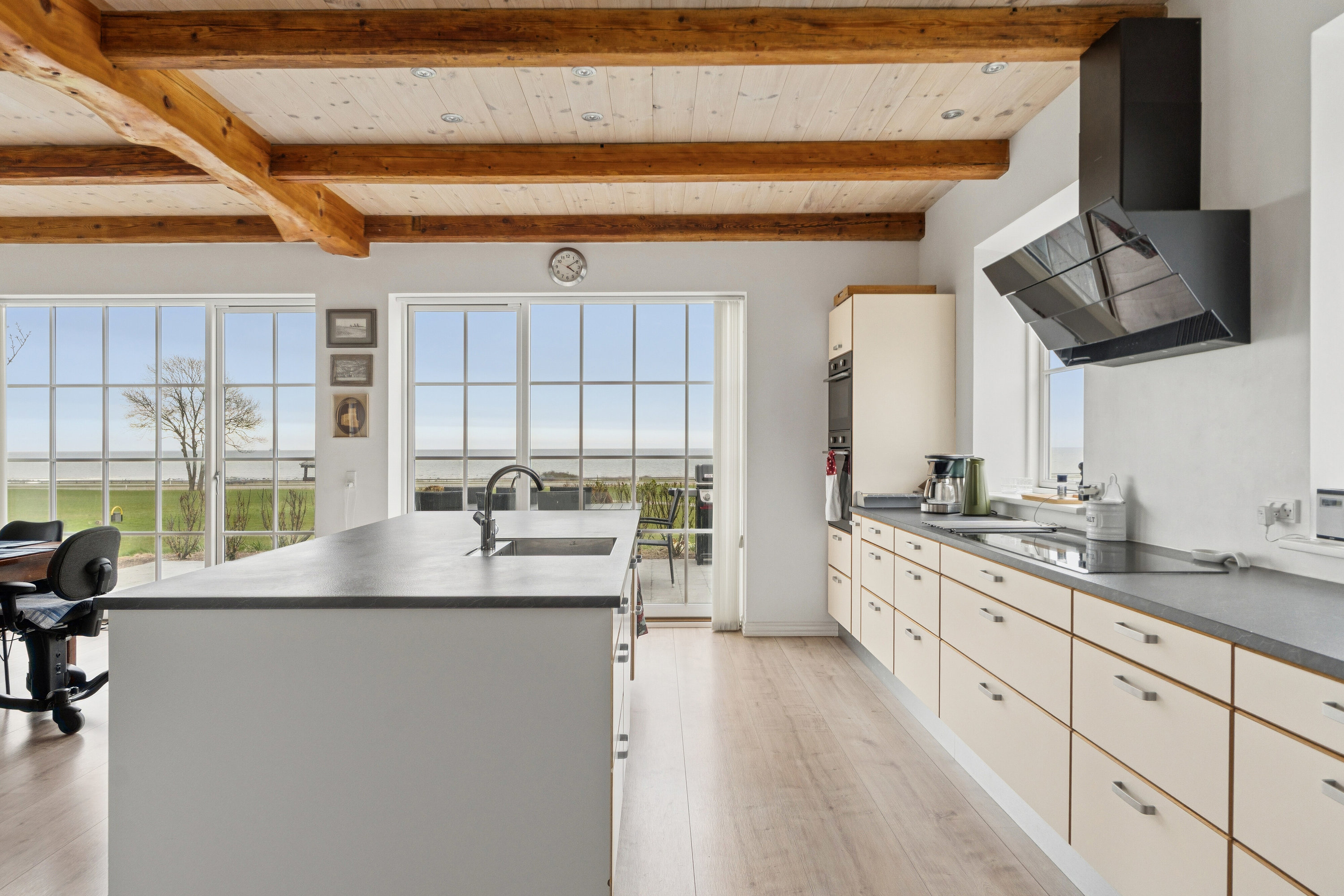 Fremhævet køkken billede i fuldskærmstilstand. Billede af Jegenvej 30, 9900 Frederikshavn