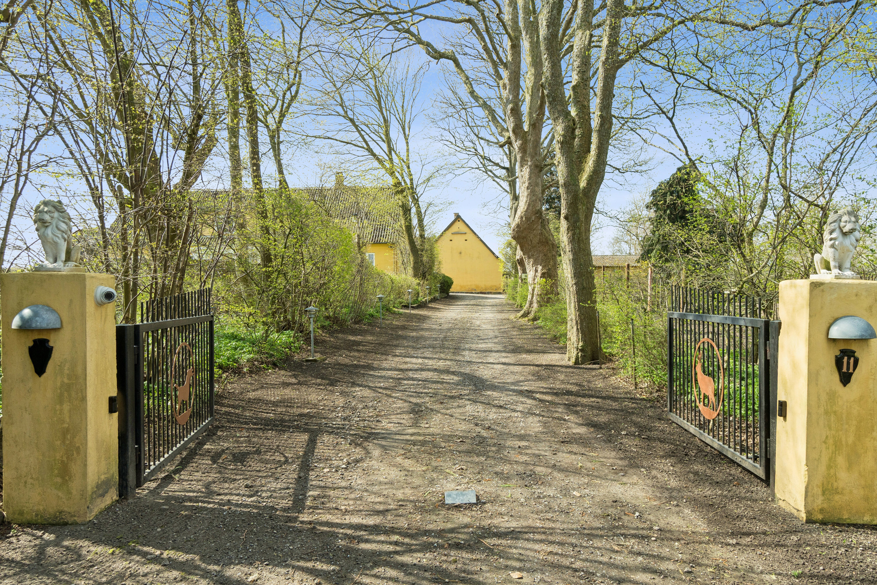 Fremhævet indkørsel billede i fuldskærmstilstand. Billede af Råsøvej 11, Tybjerg, 4160 Herlufmagle