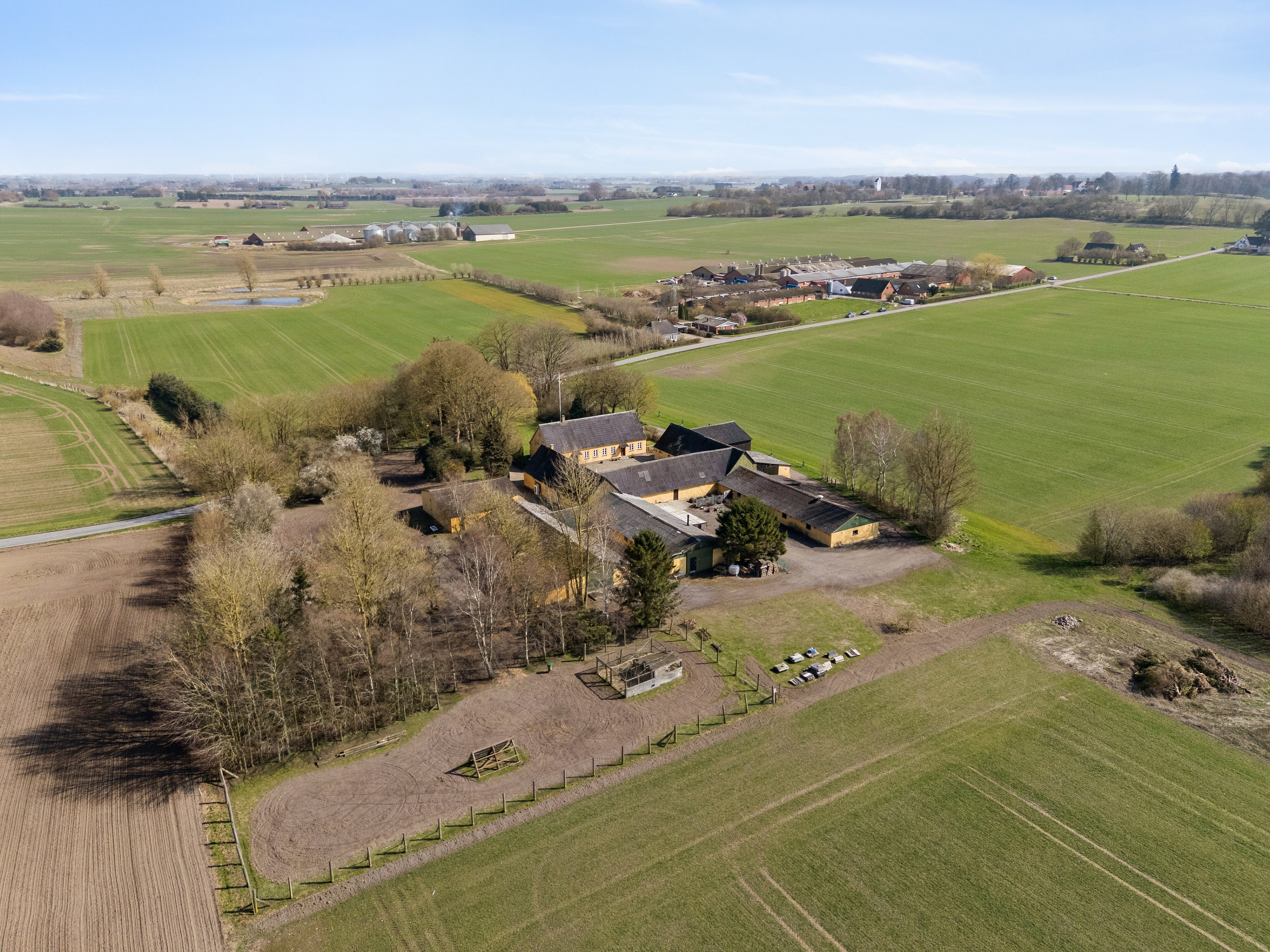 Fremhævet luftfoto billede i fuldskærmstilstand. Billede af Råsøvej 11, Tybjerg, 4160 Herlufmagle