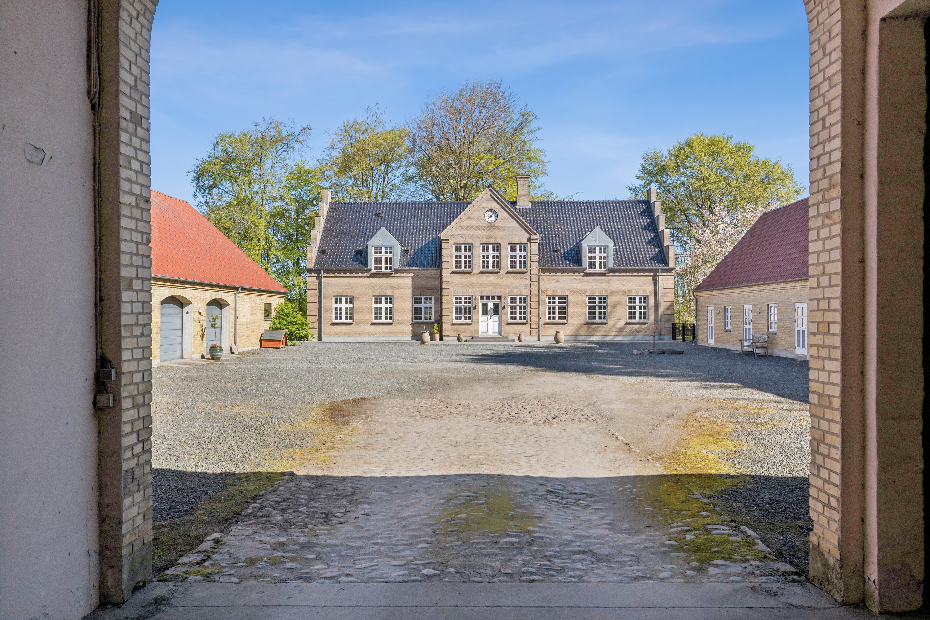 Fremhævet set fra vejen billede i fuldskærmstilstand. Billede af Vejrupvej 69, Indslev-Tårup, 5592 Ejby