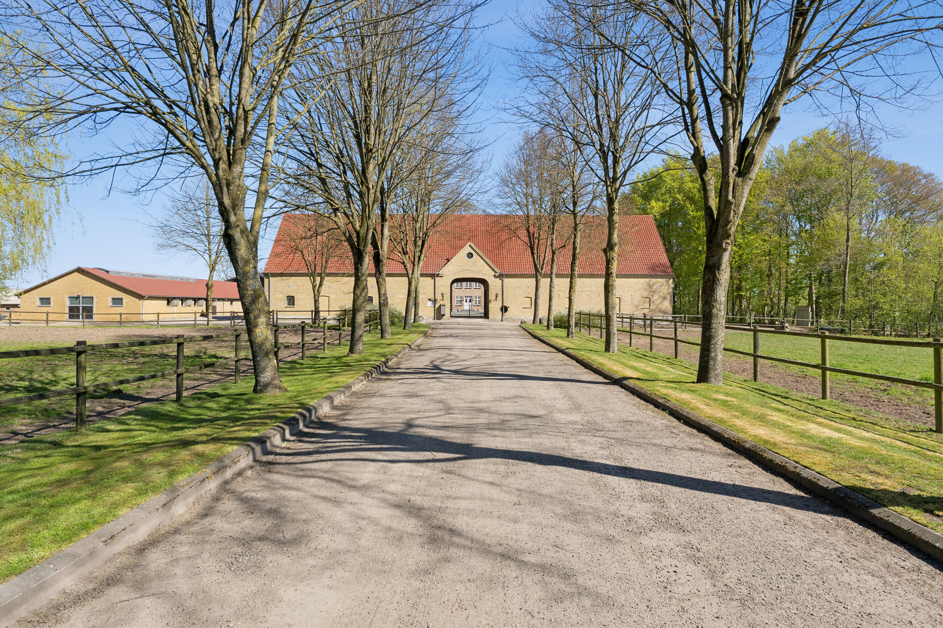 Fremhævet set fra vejen billede i fuldskærmstilstand. Billede af Vejrupvej 69, Indslev-Tårup, 5592 Ejby