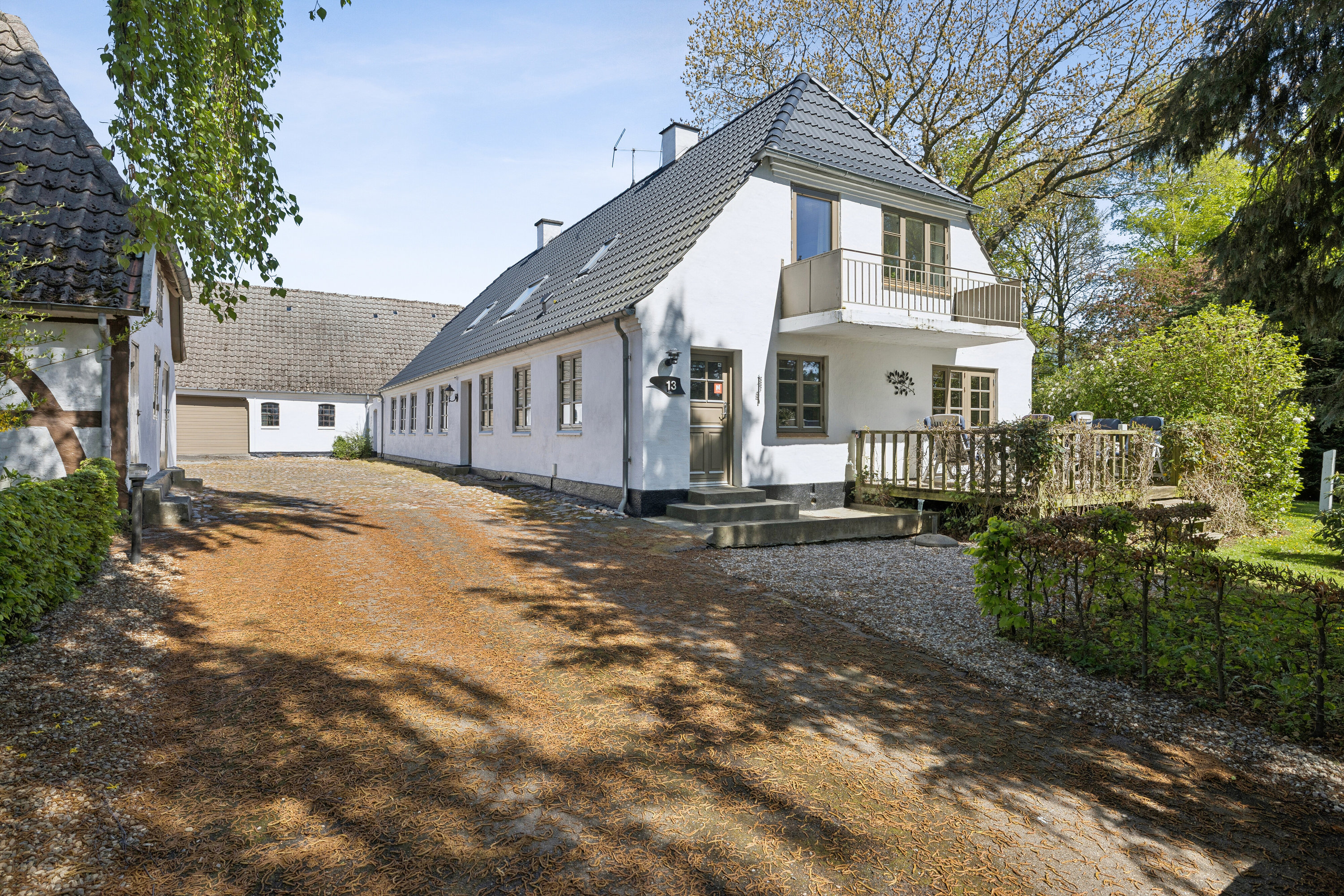 Miniaturebillede 2: set fra indkørsel . Billede af Elsehovedvej 13, 5882 Vejstrup