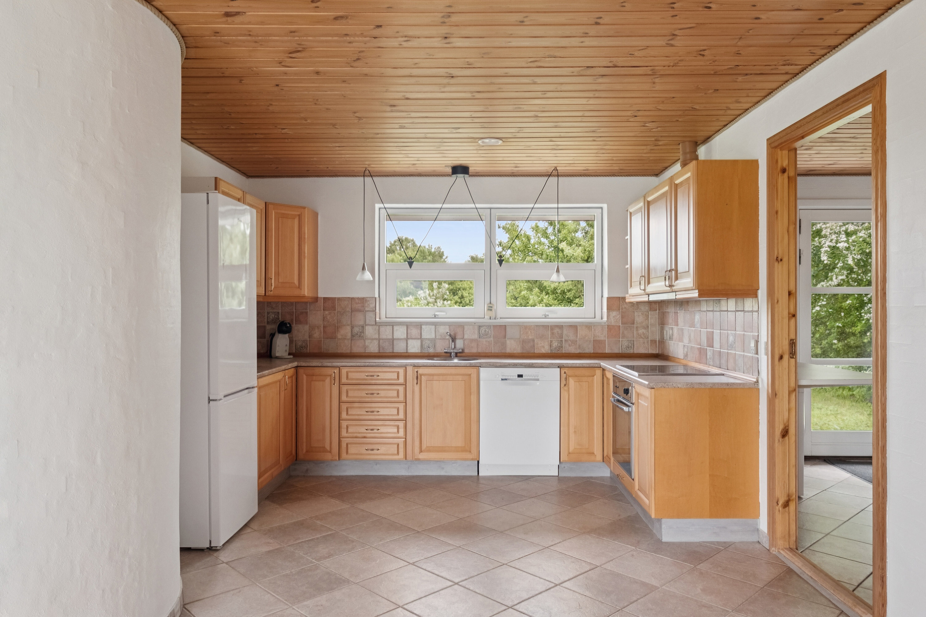 Fremhævet køkken billede i fuldskærmstilstand. Billede af Skurvemosen 12, Ulsted, 9370 Hals
