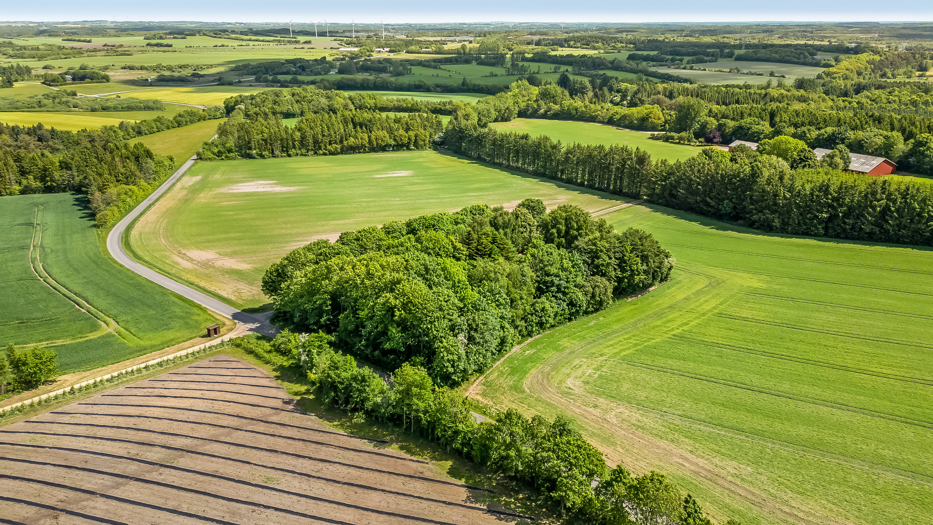 Fremhævet luftfoto billede i fuldskærmstilstand. Billede af Høgsbjergvej 3A, Idom, 7500 Holstebro