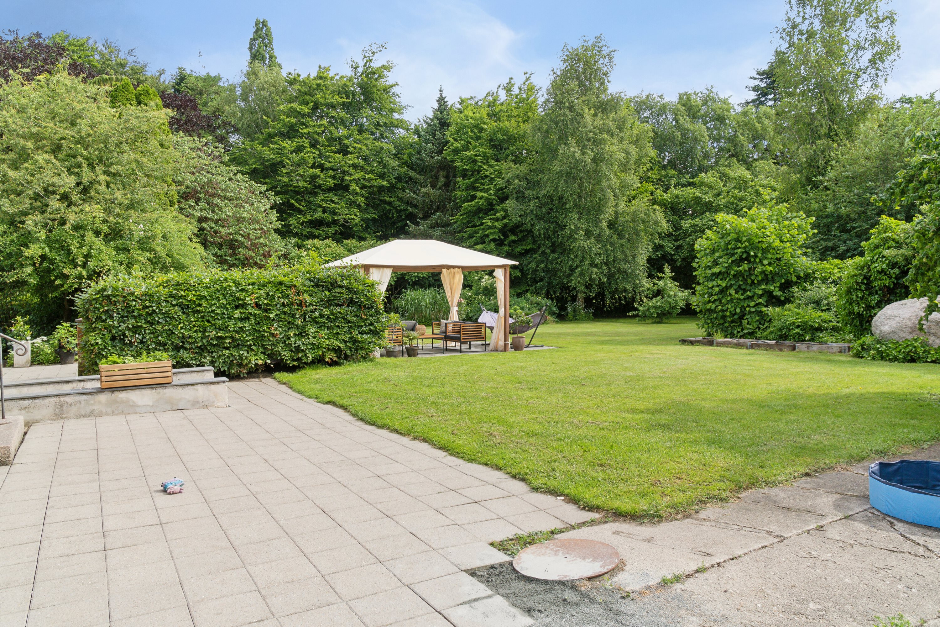 Fremhævet set fra haven billede i fuldskærmstilstand. Billede af Højbyvej 45, Højby, 5260 Odense S