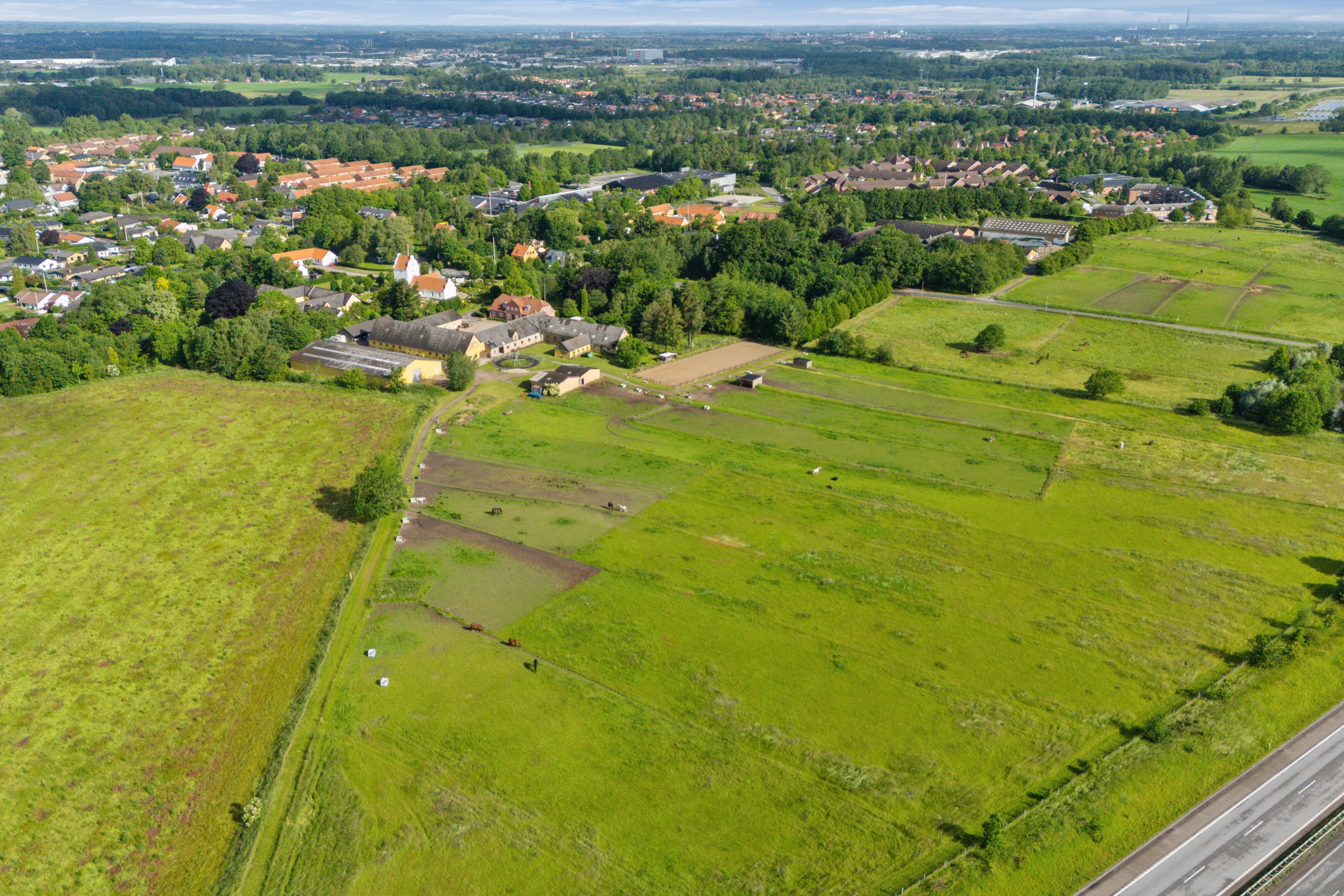 Fremhævet luftfoto billede i fuldskærmstilstand. Billede af Højbyvej 45, Højby, 5260 Odense S