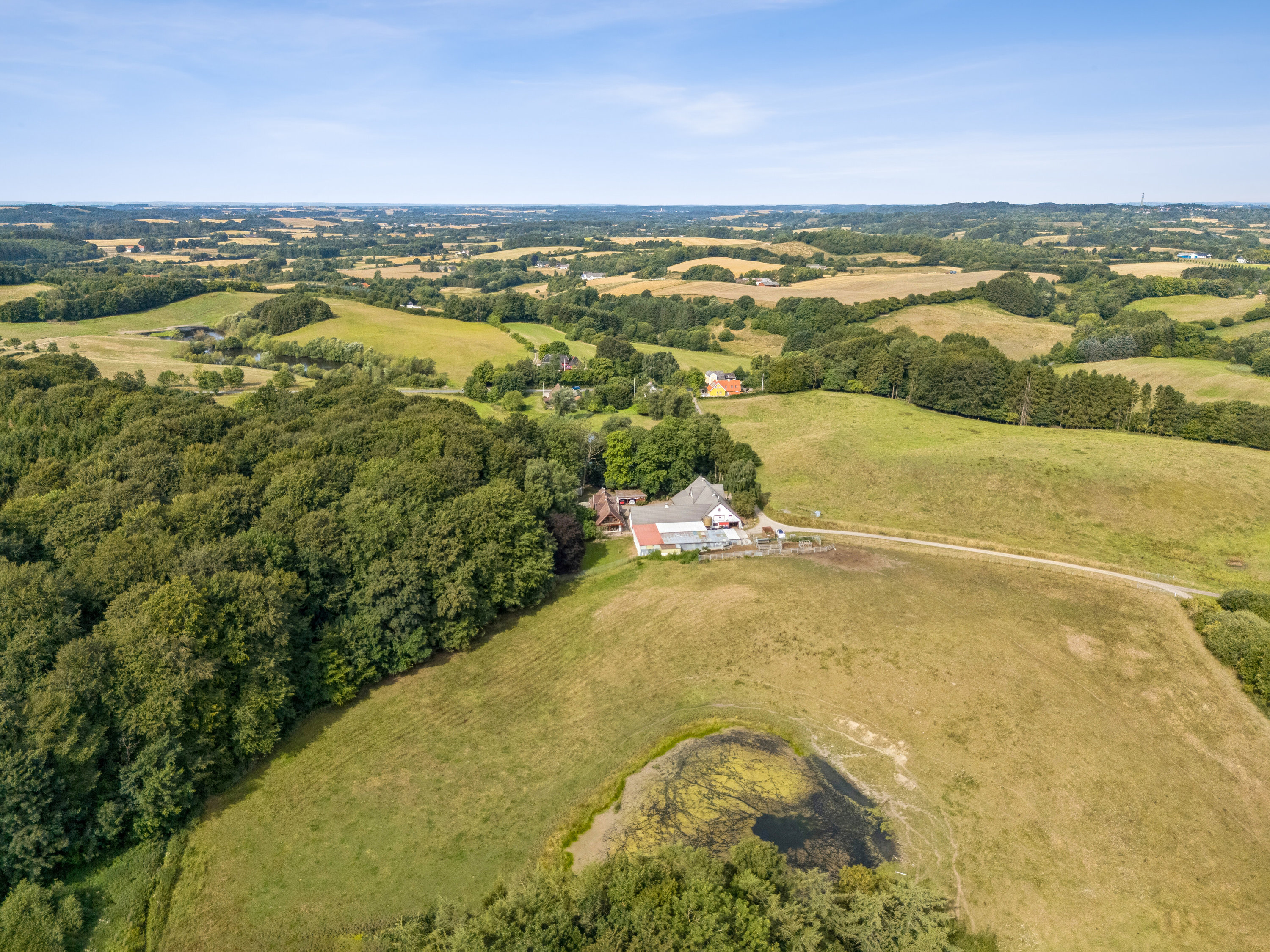 Fremhævet luftfoto billede i fuldskærmstilstand. Billede af Kirkevej 47, Tommerup St, 5690 Tommerup