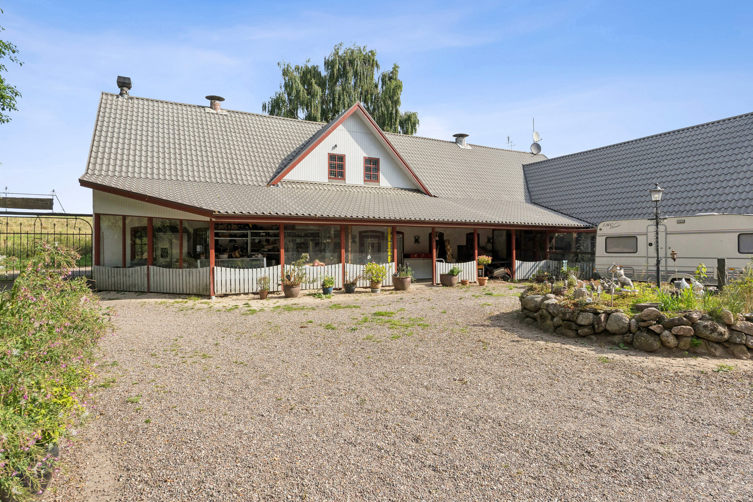 Fremhævet set fra gårdsplads med "jagtstue" på 1. sal billede i fuldskærmstilstand. Billede af Kirkevej 47, Tommerup St, 5690 Tommerup