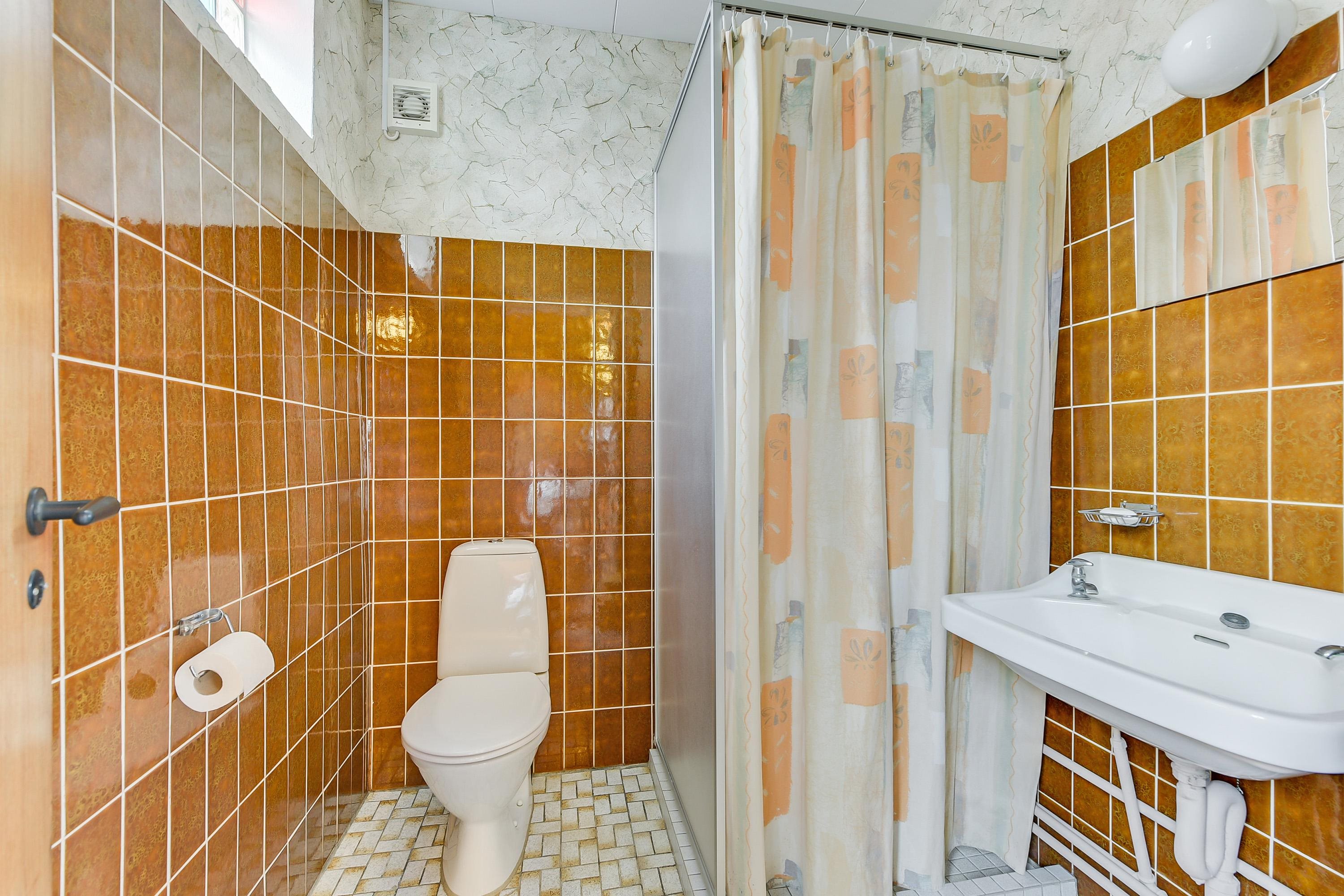 Fremhævet badeværelse billede i fuldskærmstilstand. Billede af Ørbækvej 88, 5854 Gislev