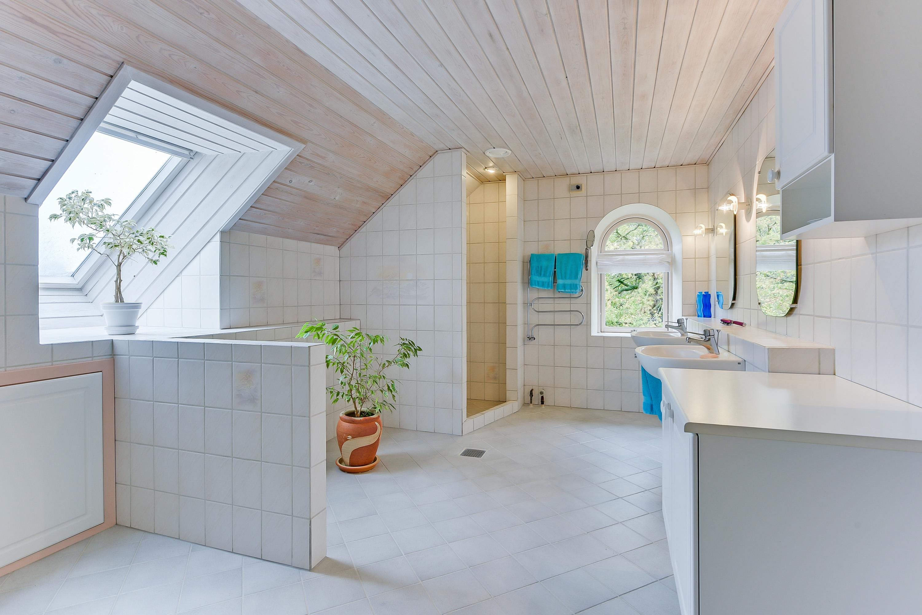 Fremhævet badeværelse billede i fuldskærmstilstand. Billede af Ørbækvej 88, 5854 Gislev