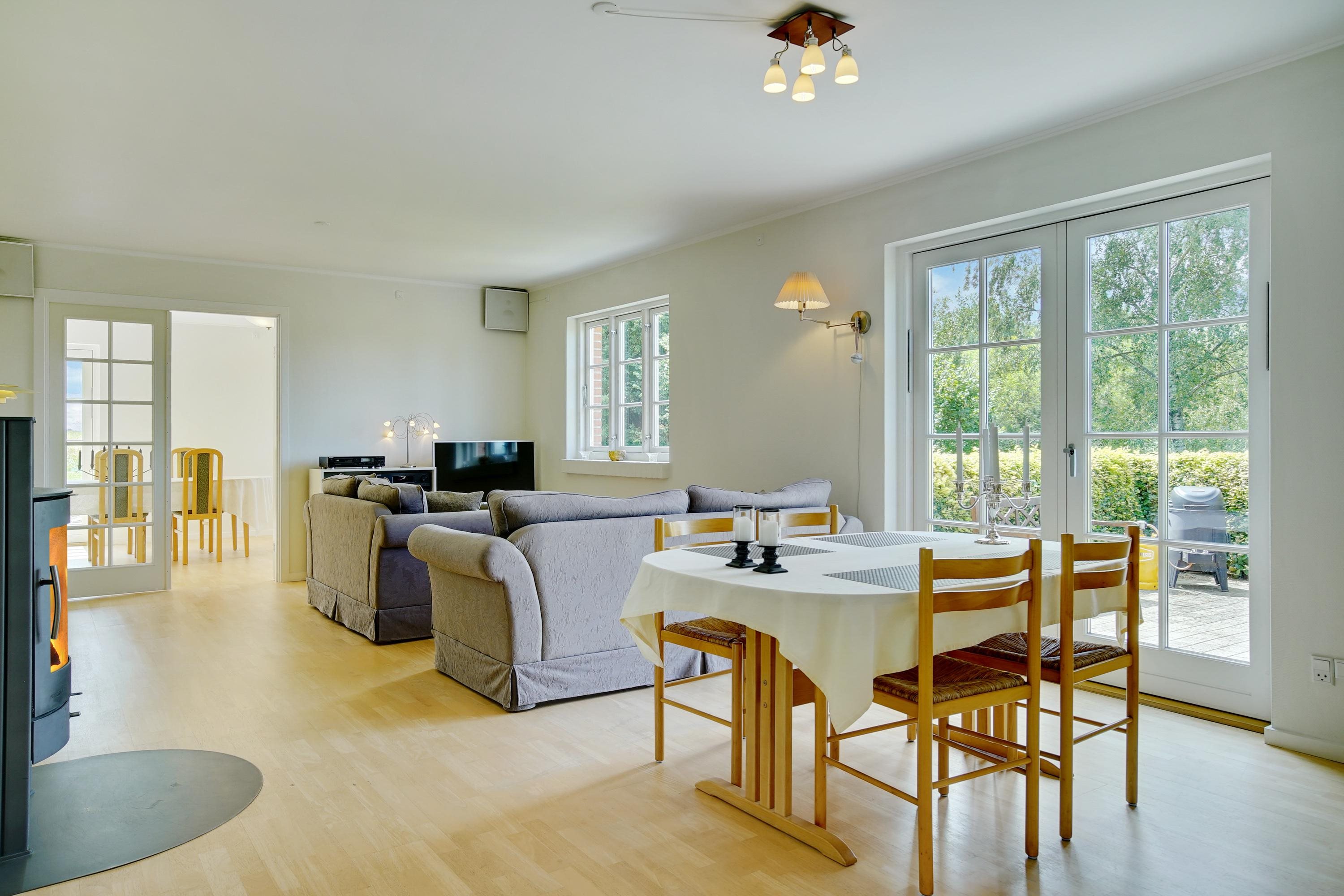 Fremhævet stue billede i fuldskærmstilstand. Billede af Nykøbingvej 159, Horreby, 4800 Nykøbing F