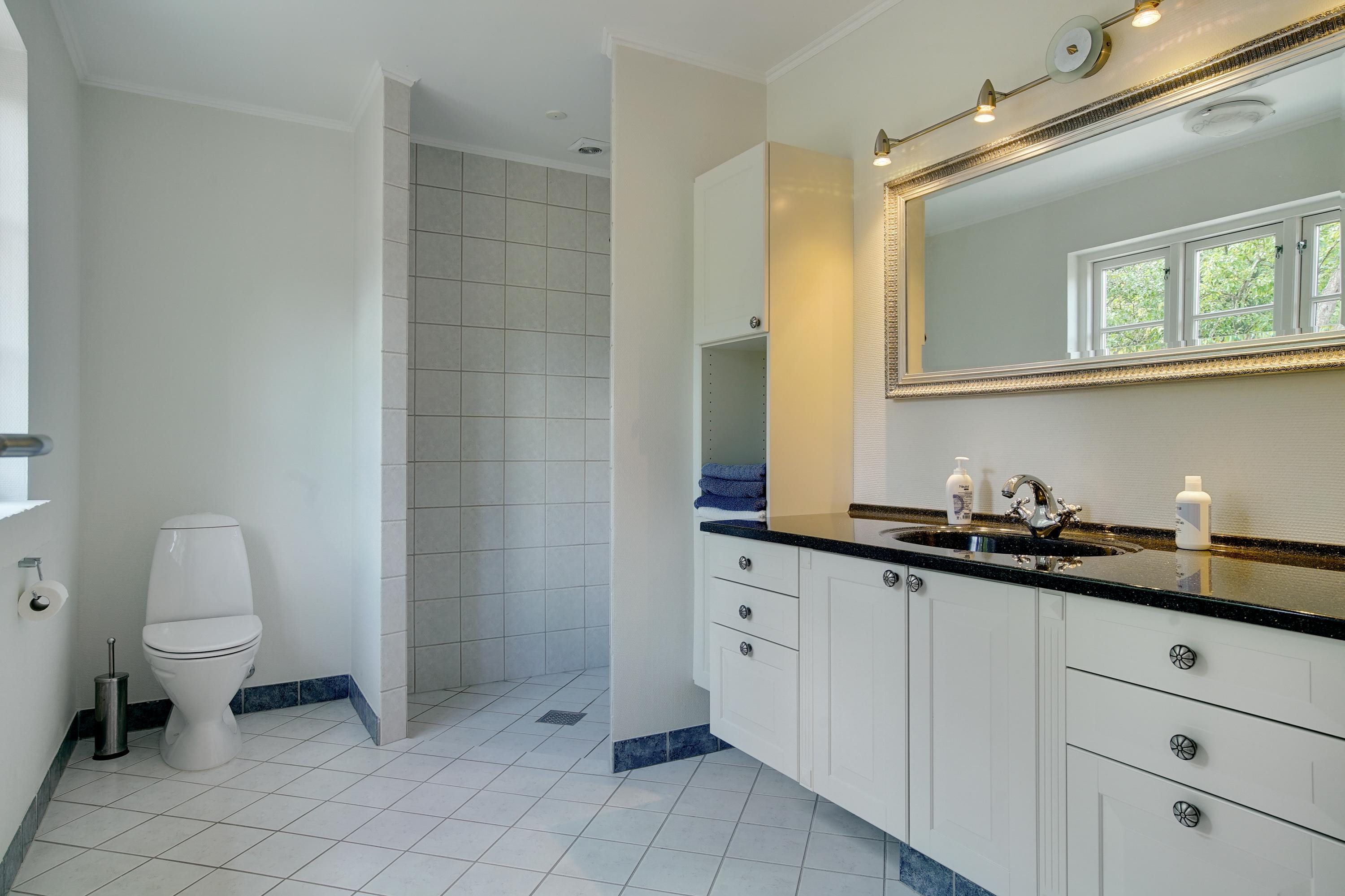 Fremhævet badeværelse billede i fuldskærmstilstand. Billede af Nykøbingvej 159, Horreby, 4800 Nykøbing F